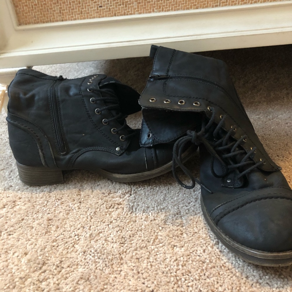 Combat boots